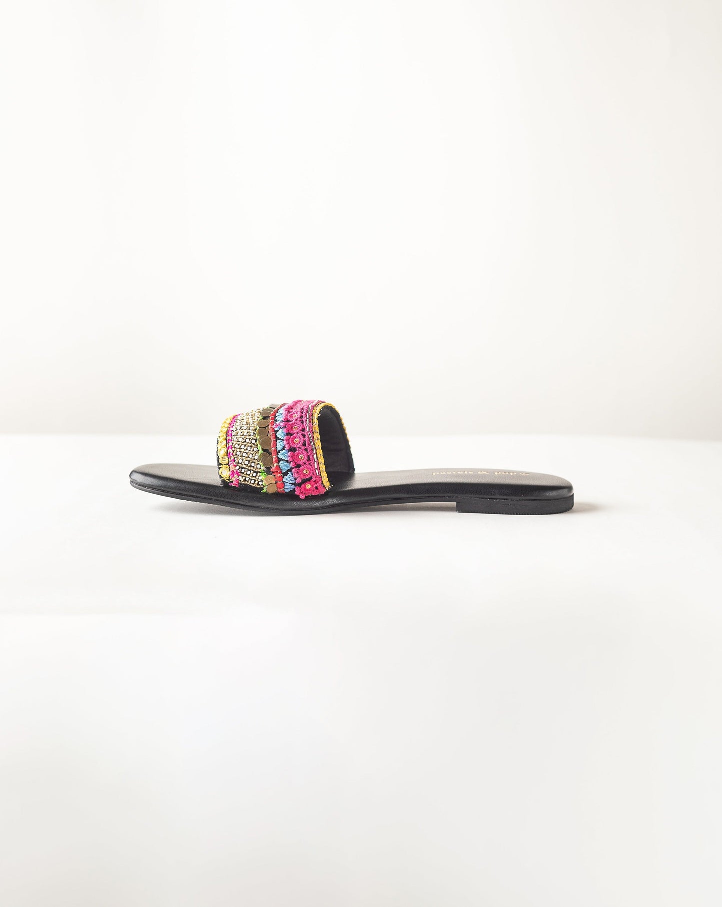 NOMADIC (SLIDES)
